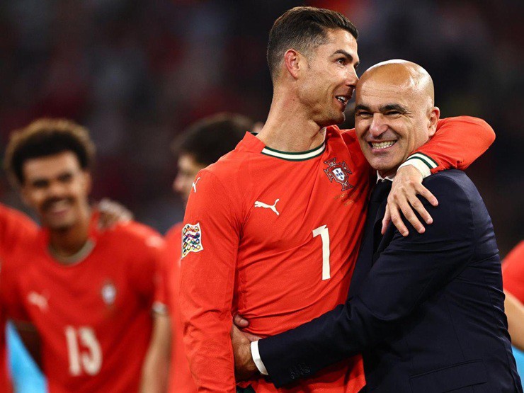 Ronaldo lên tiếng bảo vệ HLV Martinez sau khi Bồ Đào Nha vô địch Nations League