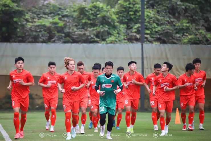 Cầu thủ Việt kiều Viktor Lê (tóc vàng) được kỳ vọng sẽ tỏa sáng ở U23 Đông Nam Á 2025