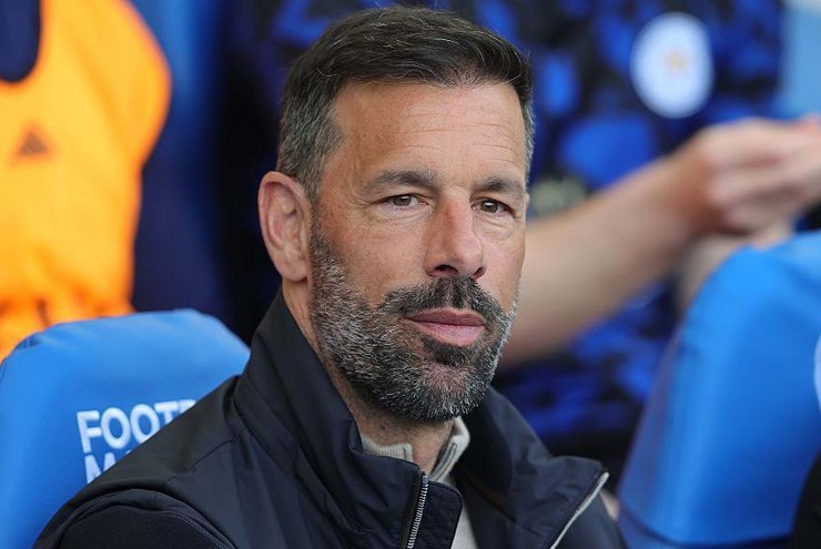 Van Nistelrooy chính thức chia tay Leicester