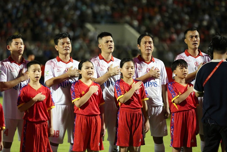 Kết quả bóng đá Việt Nam All Stars - Huyền thoại MU: Michael Owen rực sáng, "đại tiệc" 6 bàn - 2