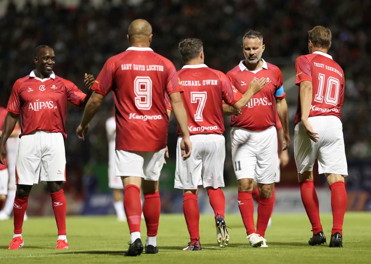 Kết quả bóng đá Việt Nam All Stars - Huyền thoại MU: Michael Owen rực sáng, "đại tiệc" 6 bàn - 4