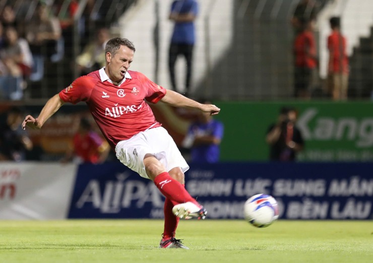 Kết quả bóng đá Việt Nam All Stars - Huyền thoại MU: Michael Owen rực sáng, "đại tiệc" 6 bàn - 6