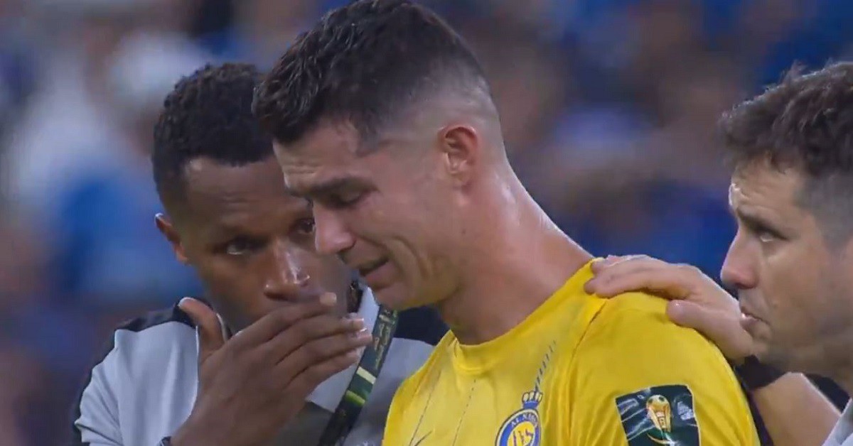 Hình ảnh Ronaldo khóc sau khi Al Nassr thua Al Hilal ở trận tranh Siêu cúp Saudi Arabia