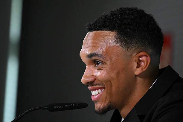 Alexander-Arnold chính thức ra mắt Real Madrid, nói lý do rời Liverpool - 1