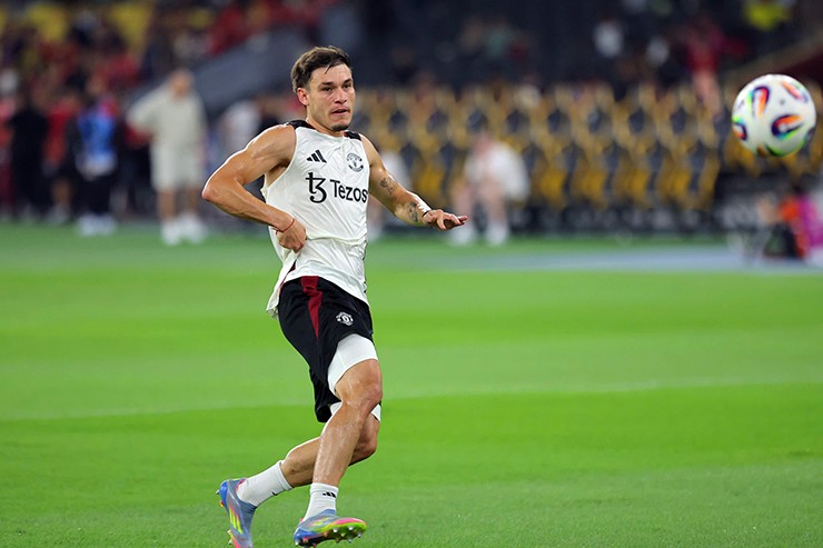 Tiền vệ Manuel Ugarte cũng không thi đấu phút nào ở trận đấu gần nhất của MU trước Aston Villa do vấn đề sức khỏe. Theo ghi nhận, Ugarte đã có thể tập luyện bình thường và sẵn sàng cho cuộc đối đầu với ASEAN All-Stars.