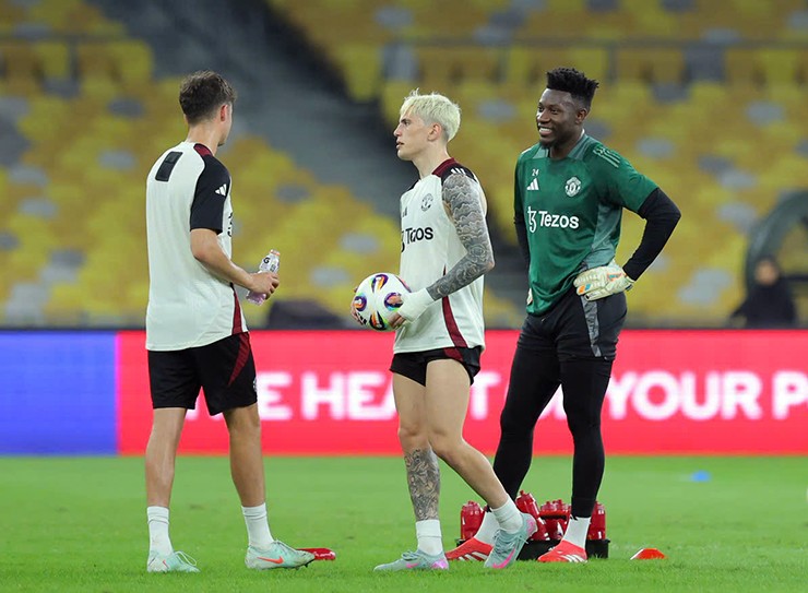 Thủ thành Andre Onana và tiền đạo Alejanro Garnacho là các cầu thủ nhận được nhiều sự chú ý của truyền thông trong chuyến du đấu châu Á của MU lần này. Cả hai cầu thủ kể trên đã vắng mặt trong trận thắng của MU trước Aston Villa cuối tuần qua thuộc vòng 38 giải ngoại hạng Anh.