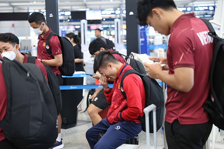 Quang Hải hốc hác