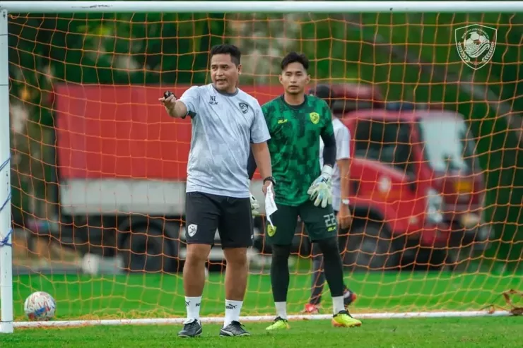 HLV Nafuzi Zain mong mỏi các học trò trẻ làm nên chuyện ở giải U-23 Đông Nam Á. Ảnh: NST.