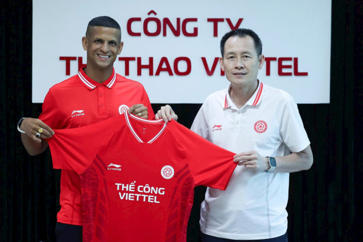 Thể Công Viettel tăng cường hàng công với tiền đạo Lucao thuộc tốp chân sút hàng đầu V-League mùa trước.