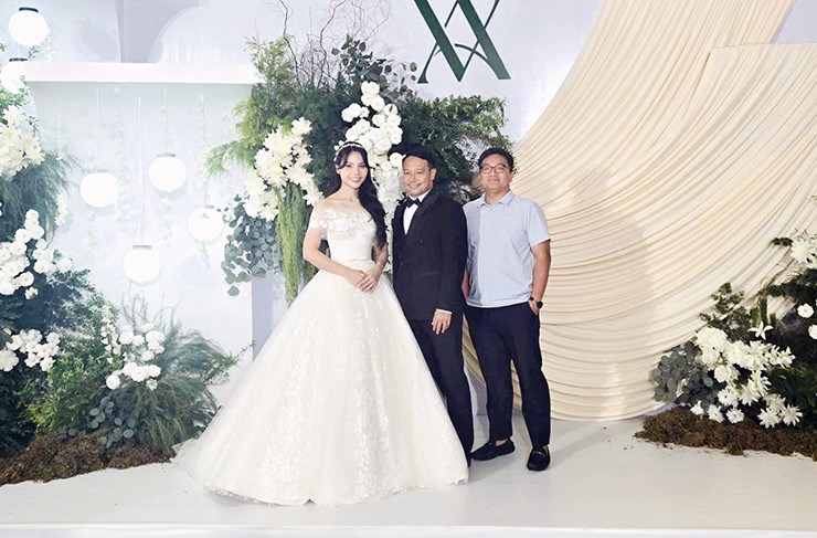 HLV Vũ Hồng Việt làm lễ cưới với cô dâu Thùy Anh tối ngày 30/6 tại Hà Nội.