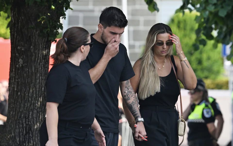 Tang lễ của Diogo Jota: Neves & Cancelo bay vội từ Mỹ để nhìn bạn thân lần cuối - 15