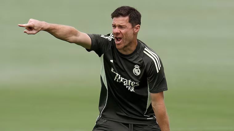 Xabi Alonso đang ngày càng chặt chẽ hơn trong việc theo dói cách các cầu thủ thực hiện chỉ thị của ông