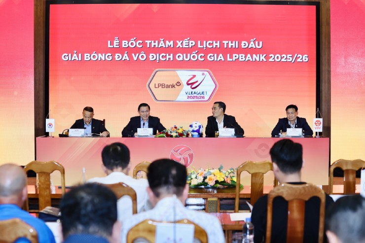 Các CLB hồi hộp dõi theo những lá thăm trong chiều 14/7 tại Hà Nội 