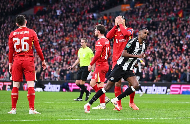 Alexander Isak chỉ muốn tới "The Kop"