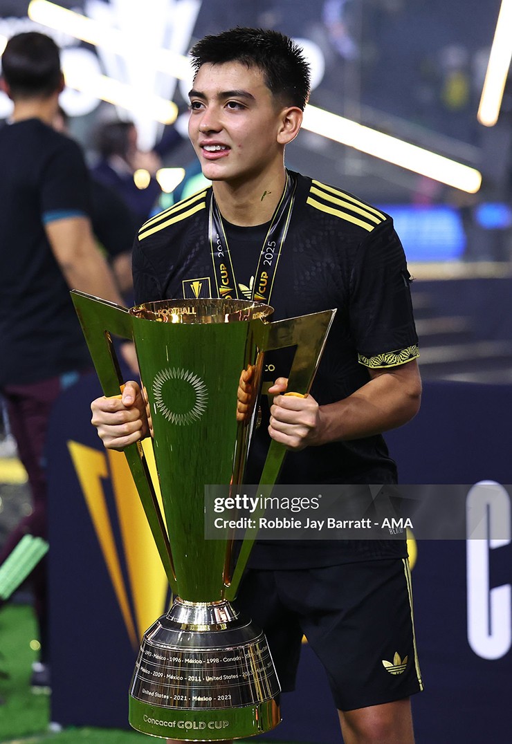 Gilberto Mora cùng ĐT Mexico vô địch Gold Cup CONCACAF