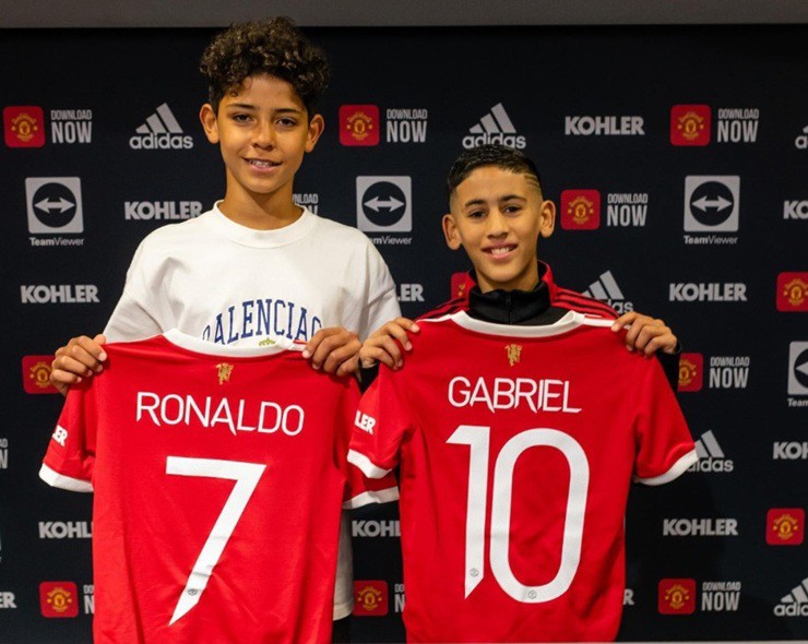 Gabriel từng được ra mắt đội trẻ của MU cùng với Ronaldo Jr