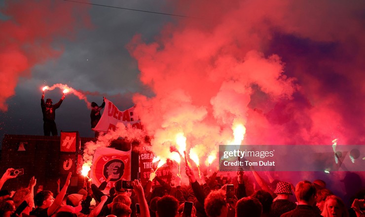 CĐV Crystal Palace phản đối quyết định của UEFA