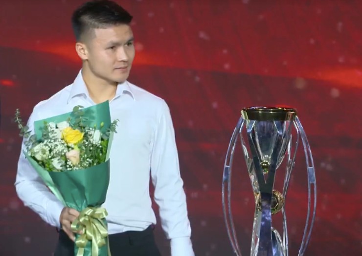 Quang Hải lọt vào đội hình xuất sắc nhất V-League mùa giải 2024/2025