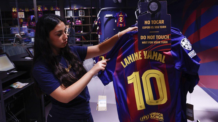 Yamal sẽ là chủ nhân mới của chiếc áo số 10 huyền thoại tại Barcelona