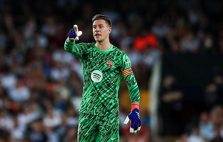 Thủ môn Ter Stegen phẫu thuật, đồng nghĩa sẽ không thể ra đi trong hè này