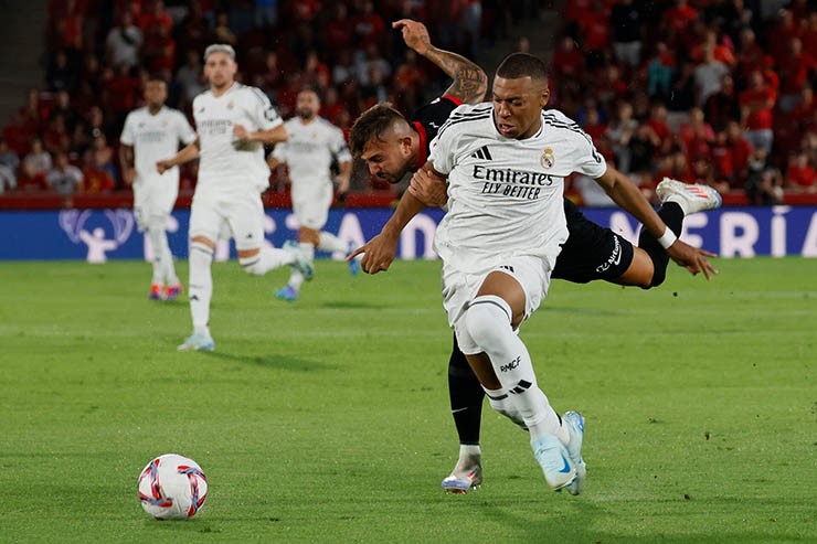 Real Madrid vẫn phải thi đấu theo lịch