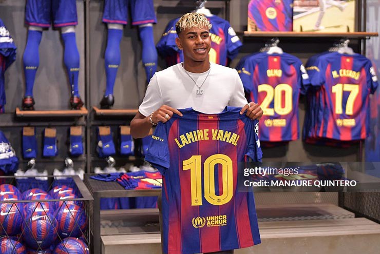 Yamal trở thành chủ nhân mới của áo số 10 tại Barcelona