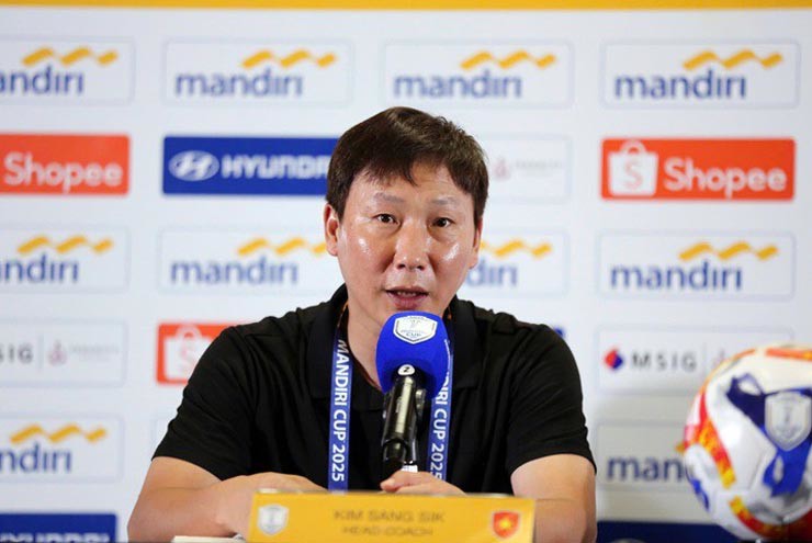HLV Kim Sang Sik không chủ quan khi đấu U23 Philippines