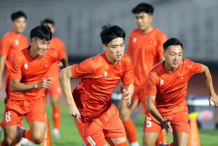 U23 Việt Nam không được tập làm quen sân vận động Patriot, nên buổi tập chiều 18/7 được coi như buổi tập chính thức, ráp đội hình chiến thuật trước trận gặp U23 Lào.