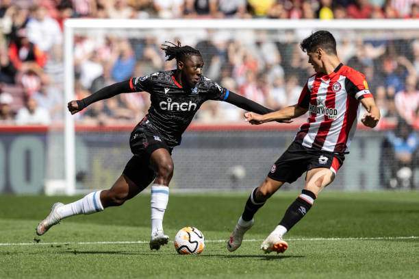 Arsenal sẽ phải bán bớt cầu thủ&nbsp;để mua được Eze, nhưng Norgaard (phải) sẽ sớm gia nhập