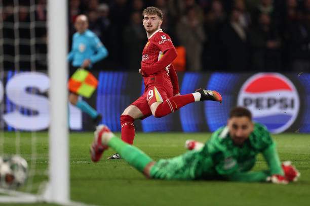 Harvey Elliott chọc thủng lưới PSG ở lượt đi vòng 1/8 Cúp C1