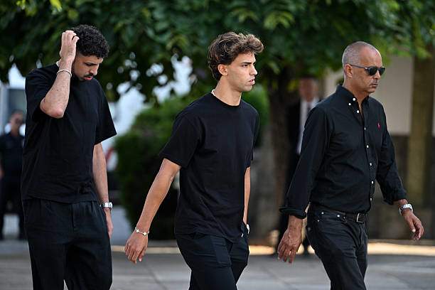 Tang lễ của Diogo Jota: Neves & Cancelo bay vội từ Mỹ để nhìn bạn thân lần cuối - 8