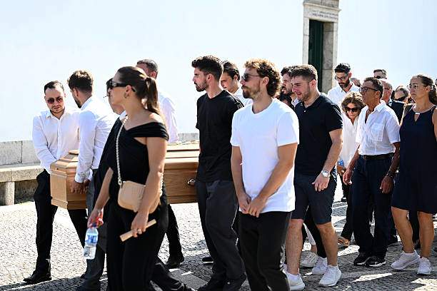 Tang lễ của Diogo Jota: Neves & Cancelo bay vội từ Mỹ để nhìn bạn thân lần cuối - 11