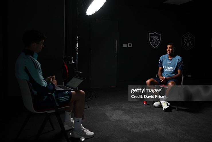 Bức ảnh&nbsp;Mosquera mặc áo Arsenal&nbsp;rò rỉ trên mạng