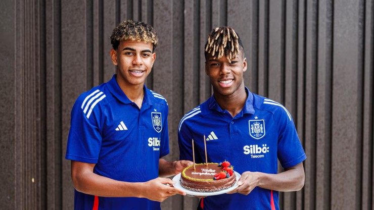 Nico Williams và Yamal từng đón sinh nhật tuổi 17 khi cùng ĐT Tây Ban Nha dự vòng chung kết EURO 2024