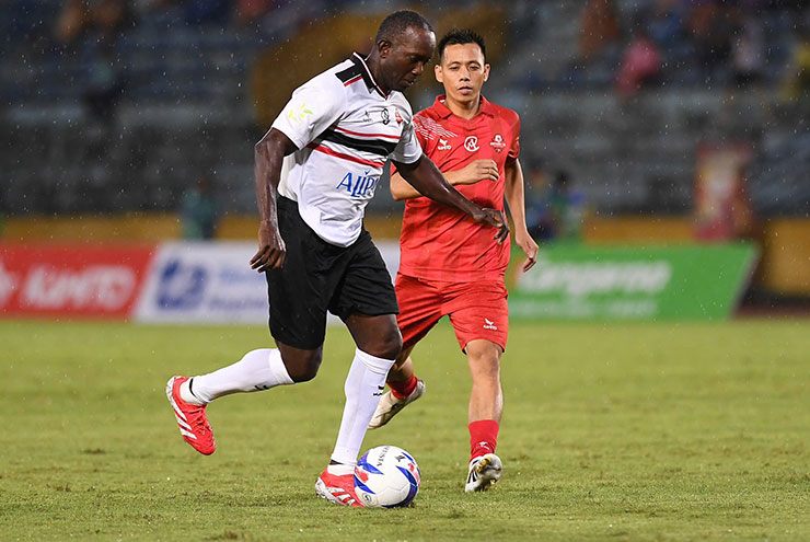Đội MU All-Stars ghi được 2 bàn chỉ sau hơn 10 phút thi đấu