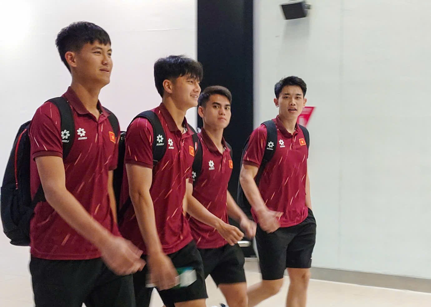 Chuyến bay của tuyển U23 Việt Nam đã hạ cánh an toàn xuống Jakarta vào đầu giờ chiều 14/7