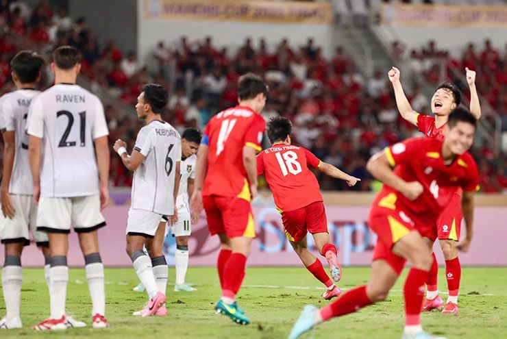 Công Phương chớp thời cơ đúng lúc từ một quả phạt góc để U23 Việt Nam mở tỷ số