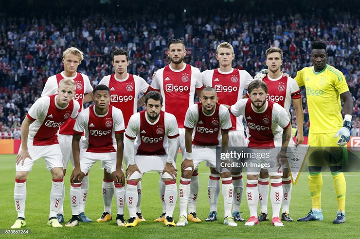 Mitchell Dijks (đứng giữa, hàng sau)&nbsp;từng góp mặt trong đội hình CLB Ajax&nbsp;năm 2018.
