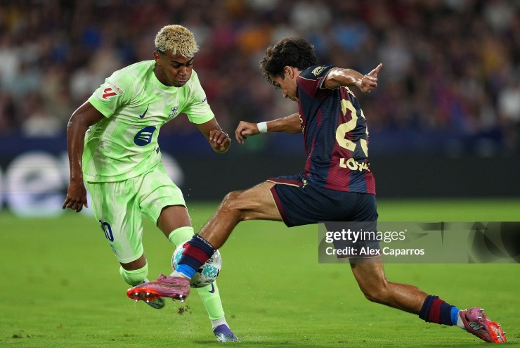 Barcelona vất vả trước Levante