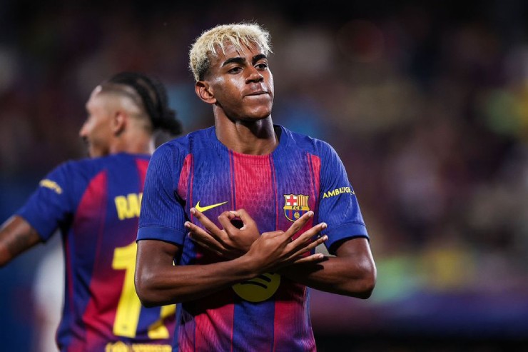 Yamal lại bay cao trong màu áo Barcelona