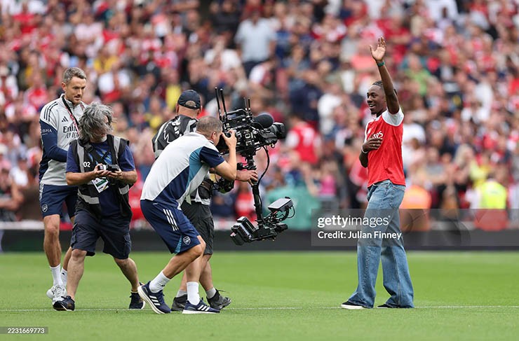 Arsenal ra mắt "bom tấn" Eze trị giá 67,5 triệu bảng, Tottenham ôm hận - 4