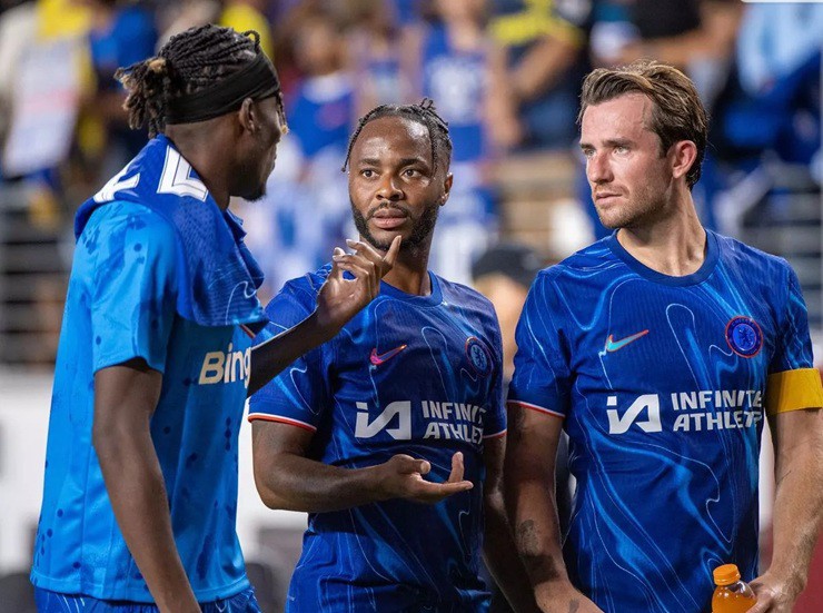 Sterling và Ben Chilwell là hai trong số những cái tên đang bị Chelsea rao bán