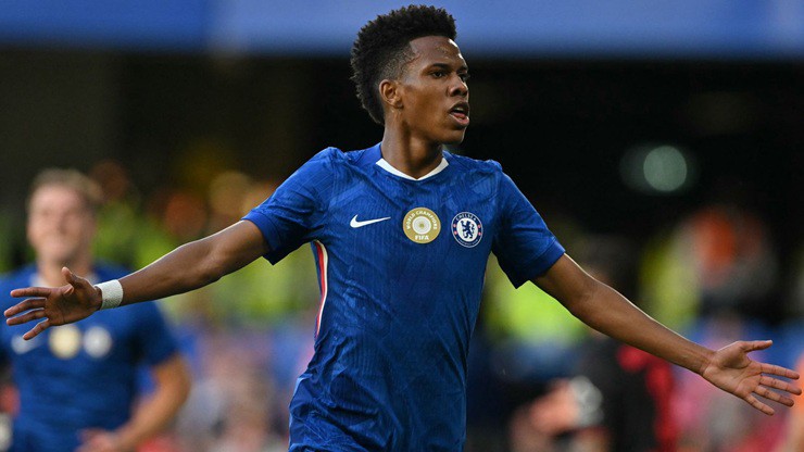 Estevao ăn mừng sau khi ghi bàn mở tỷ số cho Chelsea trước&nbsp;Bayer Leverkusen