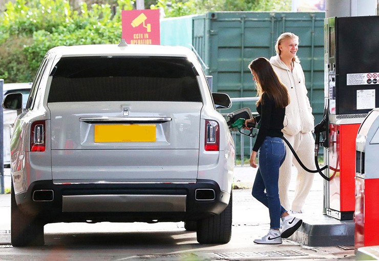 Rolls-Royce Cullinan - xe siêu sang trong bộ sưu tập khủng của tiền đạo 25 tuổi