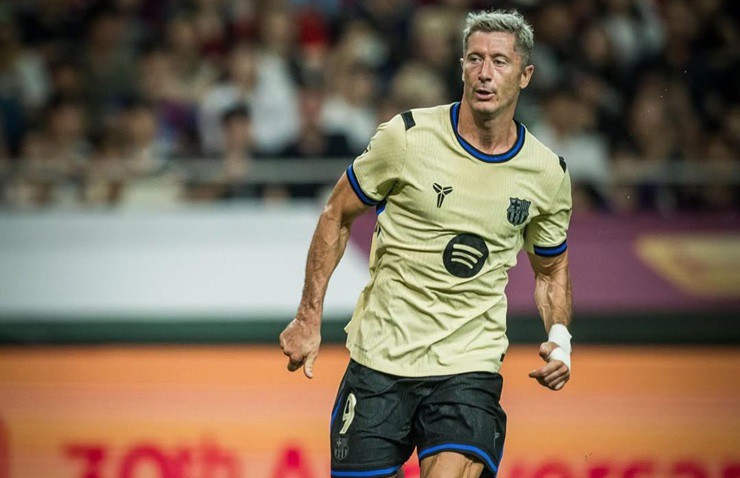 Lewandowski sẽ phải cạnh tranh suất đá chính ở vị trí trung phong tại Barcelona mùa tới