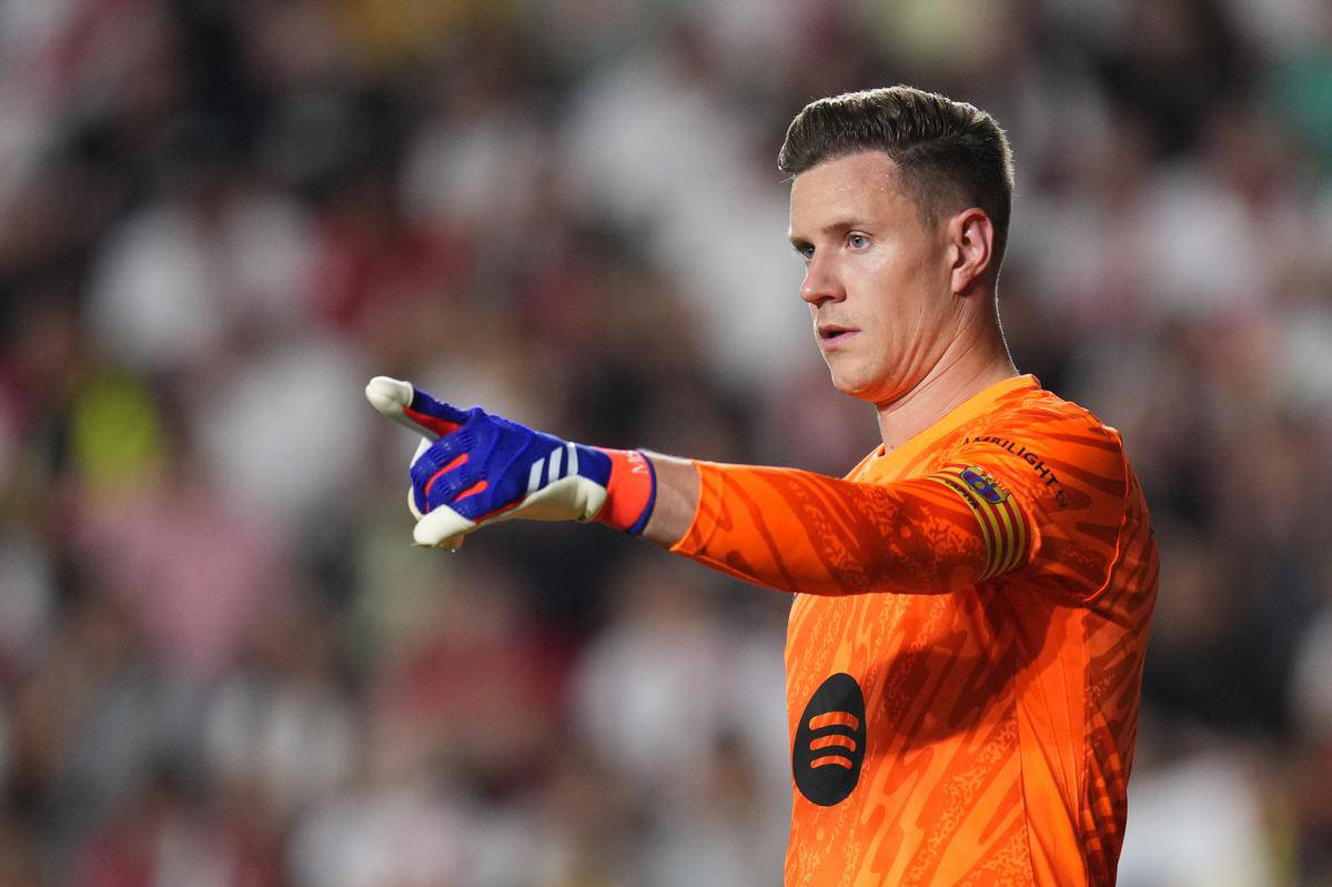 Ter Stegen đang cản trở Barcelona đăng ký cầu thủ mới