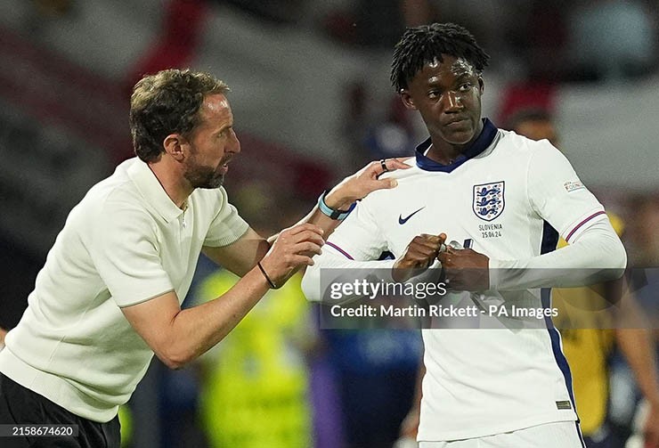 Tiền vệ trẻ Mainoo từng chơi tốt dưới thời Southgate, nhưng không được HLV Tuchel triệu tập
