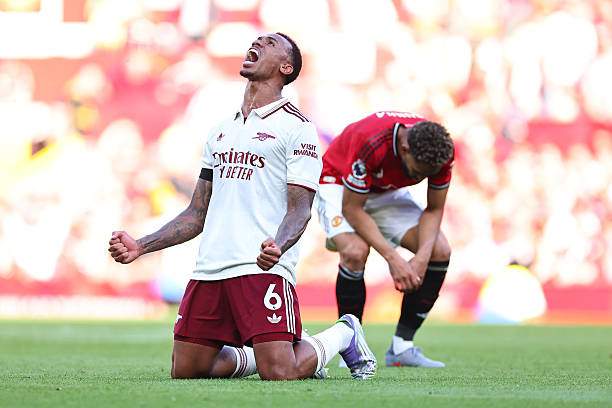 Carragher chưa cảm thấy thuyết phục với MU dù đánh giá lối chơi rất tốt