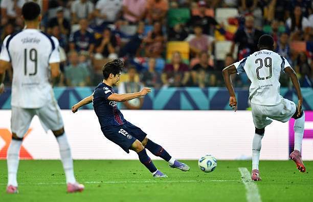 Tottenham đã phòng ngự rất tốt trong phần lớn trận đấu, nhưng rồi họ để cho Lee Kang In sút xa rút ngắn cách biệt&nbsp;1-2 ở phút 85.