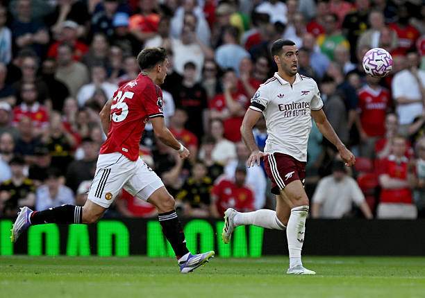Bên đá hay hơn đã thua, một câu chuyện chưa bao giờ mới trong lịch sử đối đầu MU - Arsenal